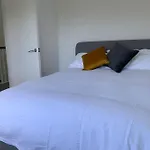 3 Bedroom Home With Sunny Private Garden