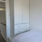 3 Bedroom Home With Sunny Private Garden