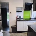 Beautiful 2 Bed Flat With Parking And Small Pets Allowed