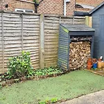 Beautiful 2 Bed Flat With Parking And Small Pets Allowed