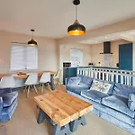 Host & Stay - Watch House