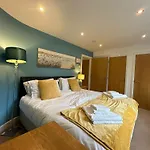 Luxurious 4 Bedroom New England Style Villa - Trewhiddle V10
