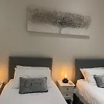 Cozy Coastal Retreat In Bournemouth