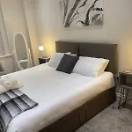 Cozy Coastal Retreat In Bournemouth