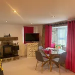 Stunning Cottage Near Porthleven