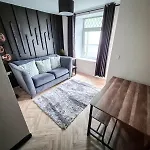 Explore Swansea! 4-Bed Delhi St Stay
