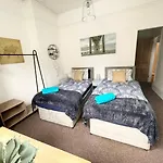 Family Friendly Flat Just Minutes From The Beach!