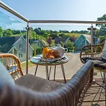 Luxurious 4 Bedroom New England Style Villa - Trewhiddle V4