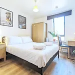 Guest Room In City Centre Near Key Attractions