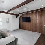 Luxury Modern Suite In Marazion With Parking