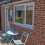 Three Bears Cottage - Pretty Coastal Cottage Sheringham -Crabpot Cottages