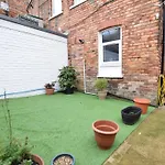 5 Bed In Scarborough 93438
