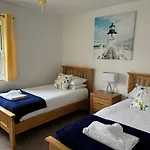 Sunrise Cottage With On-Site Swimming And Sauna