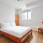 Host & Stay - Trinity Road Apartment