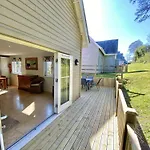 Luxurious 4 Bedroom New England Style Villa - Trewhiddle V1
