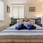 2 Bed In Brixham Bx083