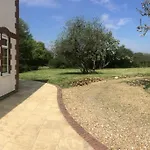 Rural Country Cottage In Calbourne