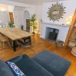 Bag-End House - Unique Home With Balcony, Beautiful Views, Ping Pong And Hot Tub Option - Sleeps 14