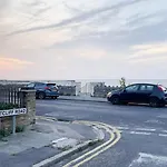 Stylish Margate Coastal Home & Parking By Adliv