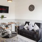 Modern Spacious 2Bd Flat - Free Parking - 30Off Monthly Stays