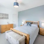 3 Drayman Square