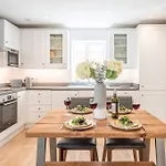 3 Drayman Square