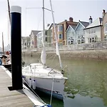 21 Dart Marina