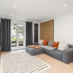 Modern Edinburgh 2 Bed Residence
