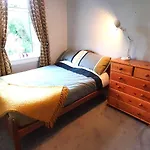 2 Bed House Free Parking Near Murrayfield Stadium
