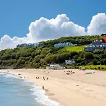 St Ives Apartment Less Than 5 Minutes Walk To Beach Parking Available