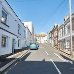 Beautiful Apartment 3 Mins To The Beach