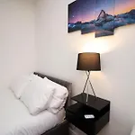 Spacious 5 Bedroom Flat-Swansea