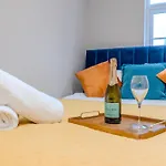 Beautiful 2 Bedroom Flat Next To Brighton Beach & North Lanes