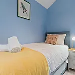 3 Bedroom House For Contractors,Workers,Relocation,Insurance,Family, Free Parking, Dover