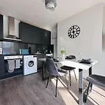 3 Bedrooms -5 Minutes Walk From Brighton Train Station - Contractors, Families, And Larger Groups - Sleeps 7