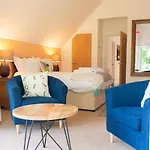 Luxurious 4 Bedroom New England Style Villa - Trewhiddle V11