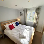 Luxurious 4 Bedroom New England Style Villa - Trewhiddle 29