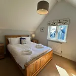 Luxurious 4 Bedroom New England Style Villa - Trewhiddle 29