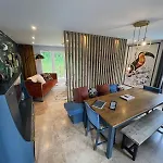 Luxurious 4 Bedroom New England Style Villa - Trewhiddle V5