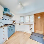 2 Bed In Cowes Ic018