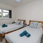 28 Coedrath Park