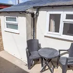 Beautiful North Bay Seaside Apartment, Free Parking And Courtyard