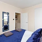3-Bed Edinburgh Abode - Parking And Garden