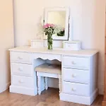 The Pink Door Seaside Holiday Home