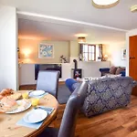 2 Bed In Godshill Ic072