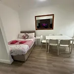 Suli House- Holiday Flats & En-Suite-Families And Couples Only