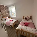 Suli House- Holiday Flats & En-Suite-Families And Couples Only