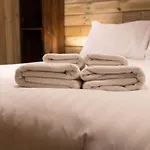 Host & Stay - Grafton Woodshack