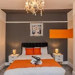 2 Bedroom Morden Flat Next To Brighton Beach & Shopping Center