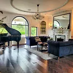 Hawkwood Court - With Hot Tub, Cinema, Gym, Games Room & Outdoor Kitchen